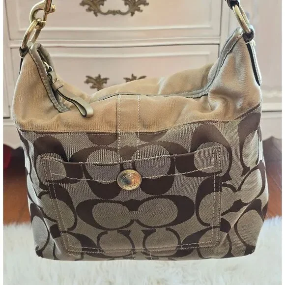 Coach Signature Monogram ** - Picture 8 of 10